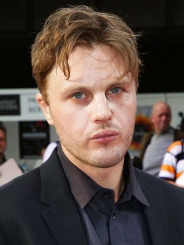 Michael Pitt Hospitalised - ideologypanda